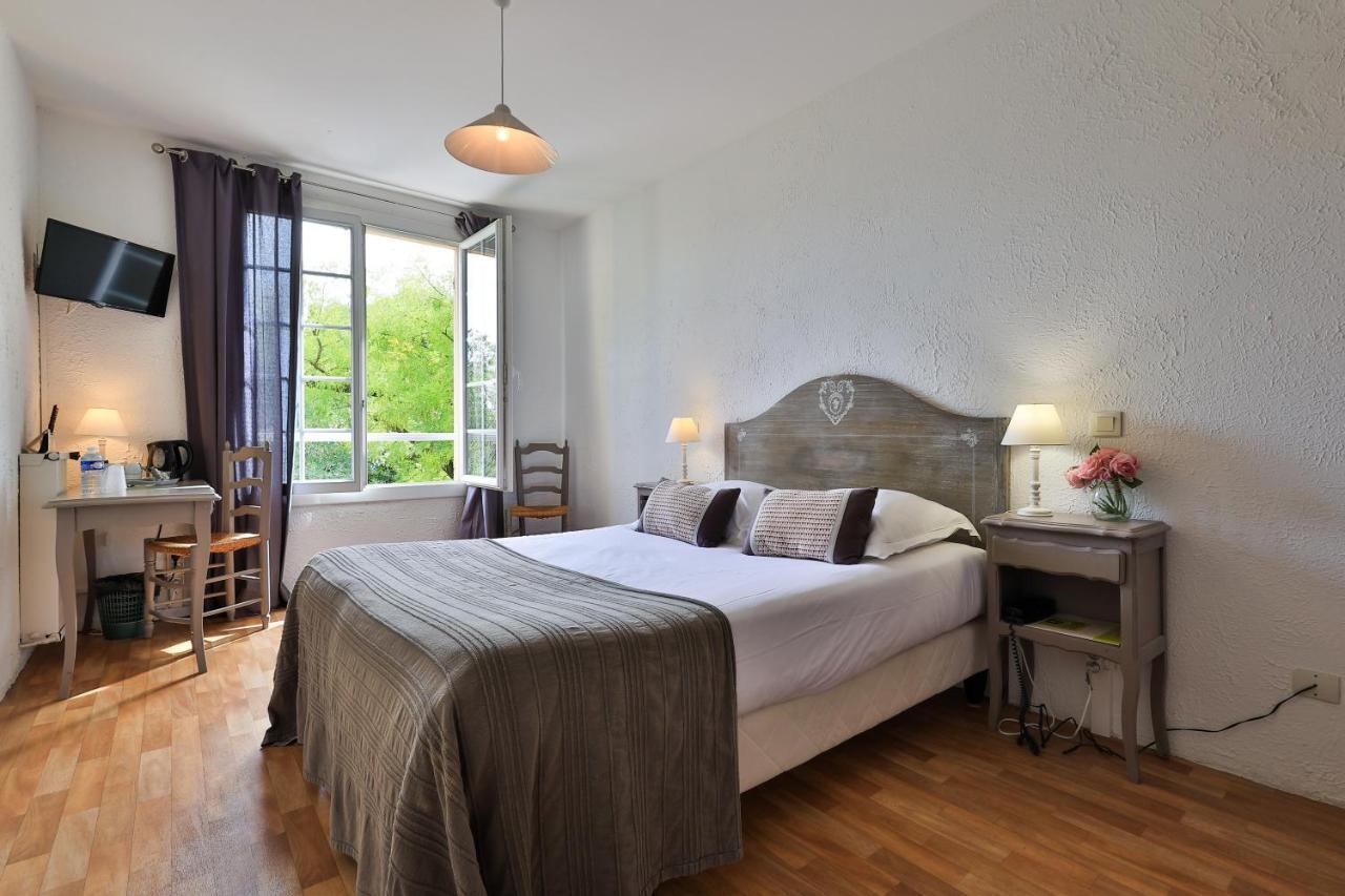 Logis Hotel Castel Mouisson Барбентан Экстерьер фото