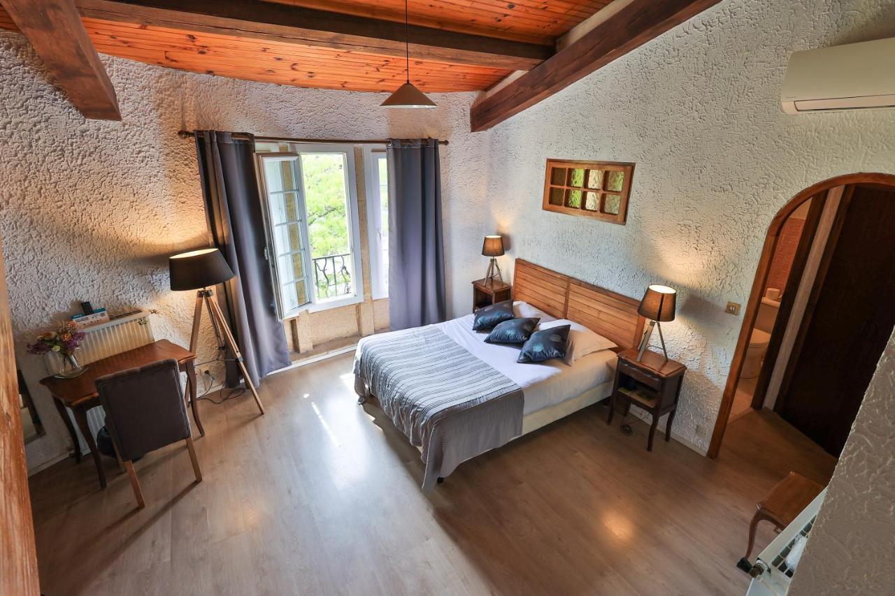 Logis Hotel Castel Mouisson Барбентан Экстерьер фото