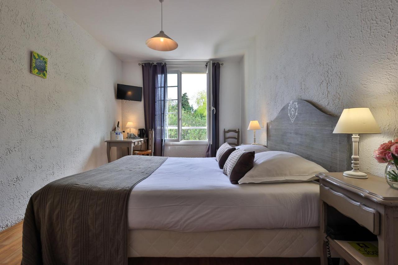 Logis Hotel Castel Mouisson Барбентан Экстерьер фото