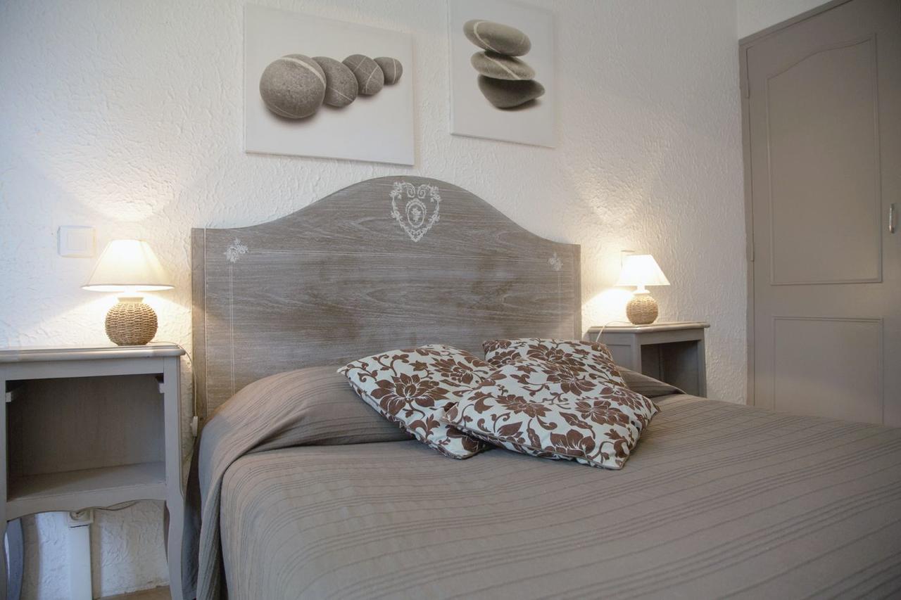 Logis Hotel Castel Mouisson Барбентан Экстерьер фото